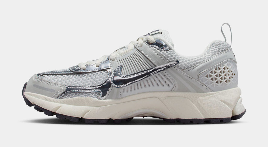 Vomero 5 Grade School Running Shoes (Photon Dust/Chrome/Gridiron Sail)