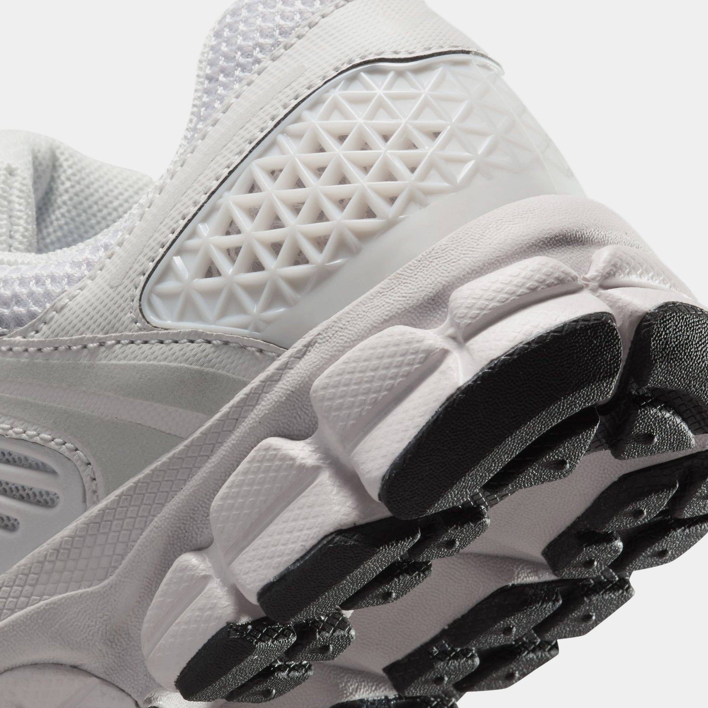 Vomero 5 Grade School Running Shoes (Pale Ivory/Pale Ivory/Sand Drift/Pale Ivory)