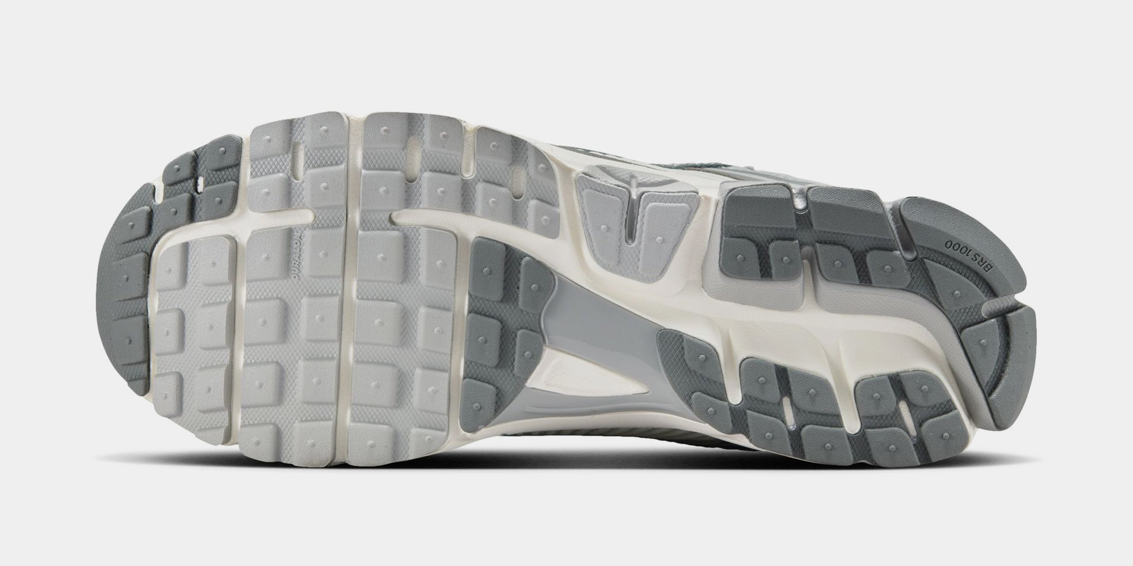 Zoom Vomero 5 Mens Running Shoes (Summit White/Light Smoke Grey/Smoke Grey/Metallic Silver)