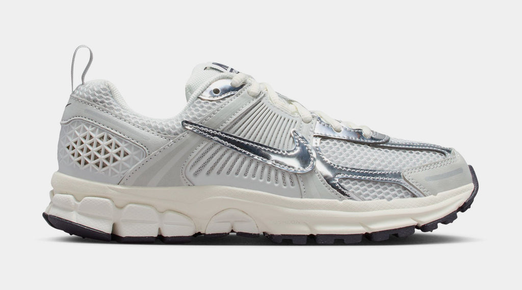 Vomero 5 Grade School Running Shoes (Photon Dust/Chrome/Gridiron Sail)
