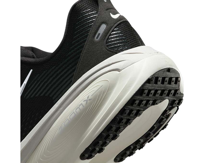 Nike Vomero 18 "Black"