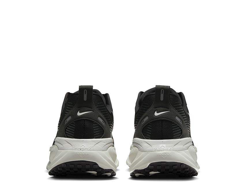 Nike Vomero 18 "Black"