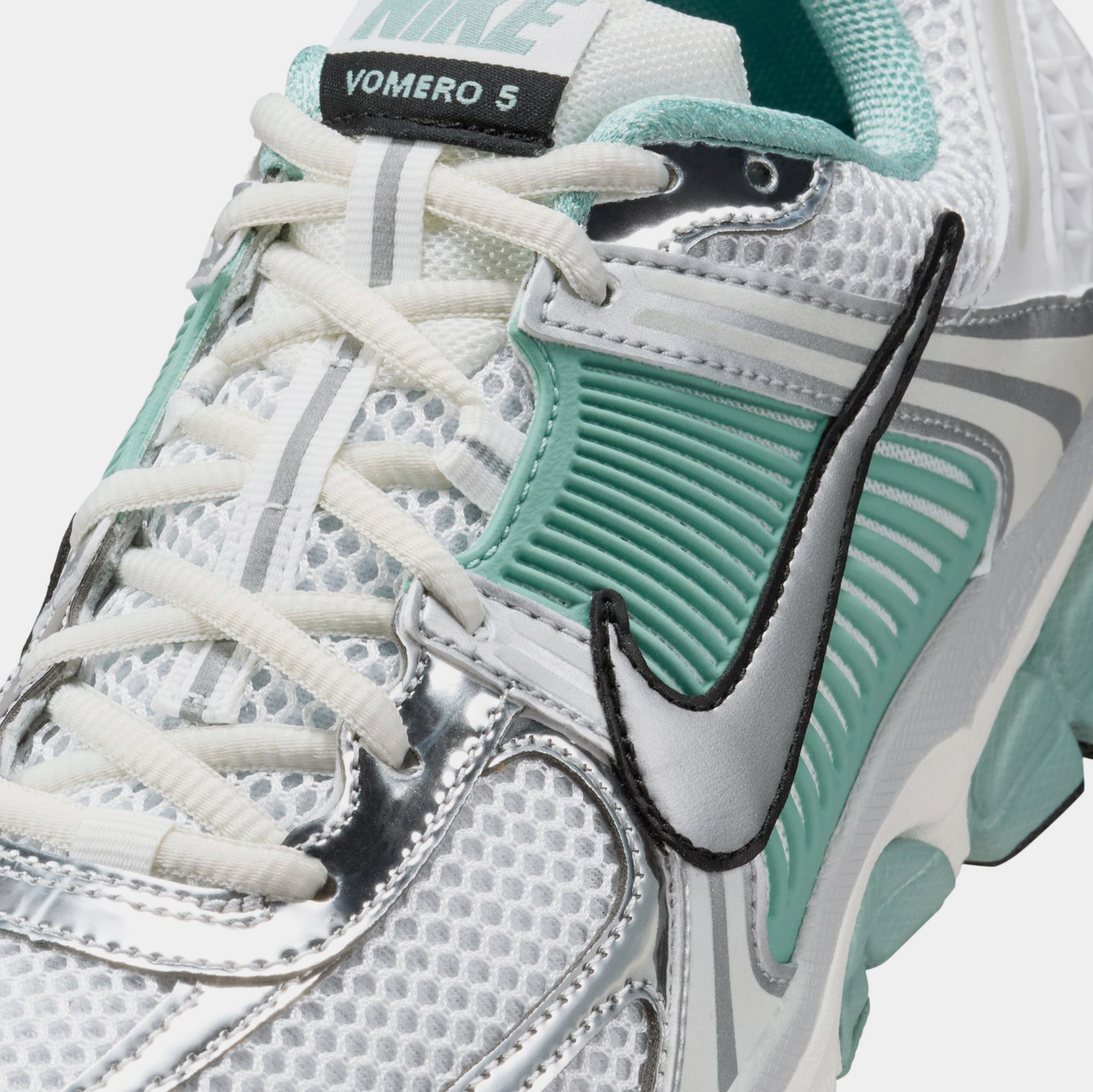 Zoom Vomero 5 Womens Running Shoes (Summit White/Metallic Silver/Wolf Grey)