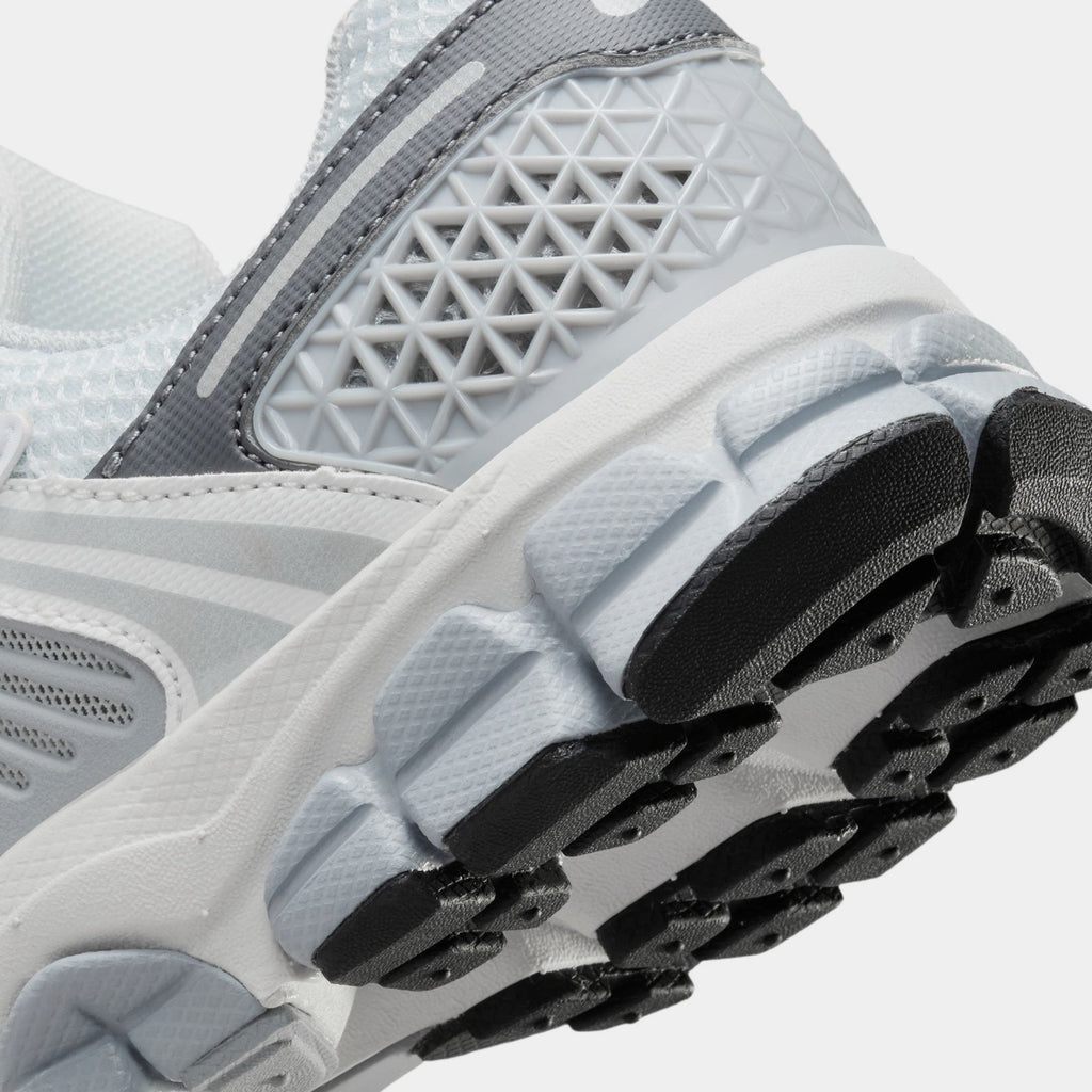 Vomero 5 Grade School Running Shoes (Pure Platinum/Summit White/Dark Grey/Metallic Silver)